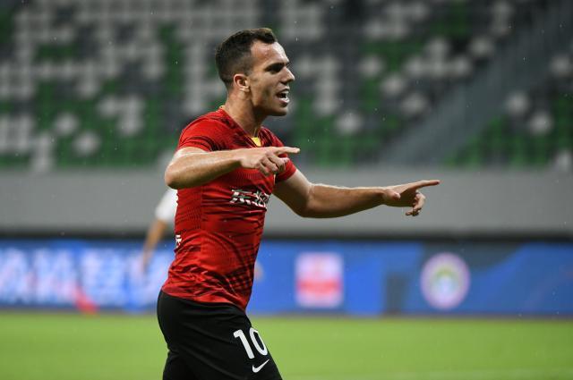 玩法-【中超】儒尼奥尔两球 亚泰3比1大连人锁定赛区榜首